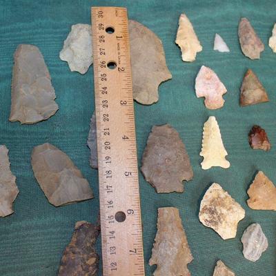 Lot 43: Arrowheads