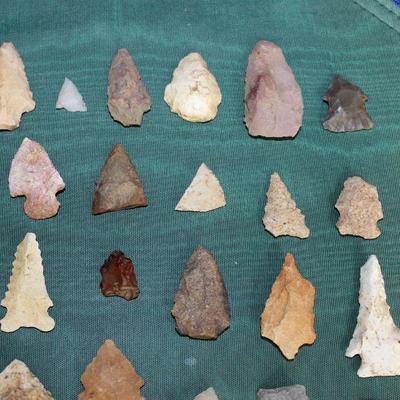 Lot 43: Arrowheads