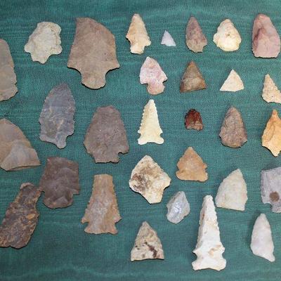 Lot 43: Arrowheads