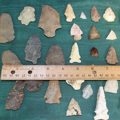 Lot 43: Arrowheads