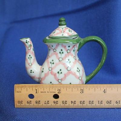 Lot 114: Childs Tea Set