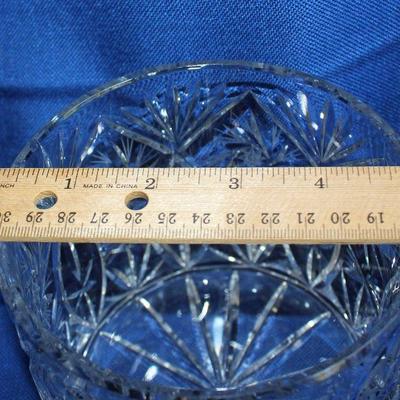 Lot 125: Pressed Crystal Lidded Biscuit Jar