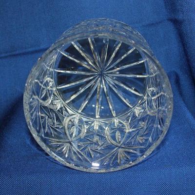 Lot 125: Pressed Crystal Lidded Biscuit Jar
