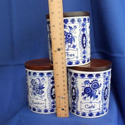 Lot 213: 3 Delft Canisters