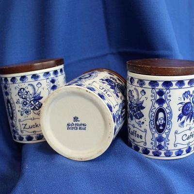 Lot 213: 3 Delft Canisters