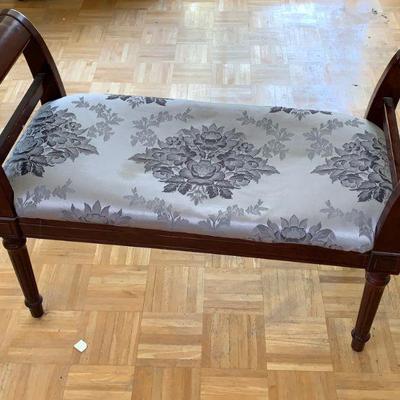 LOT 48 Vanity bench 