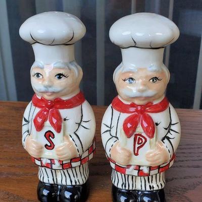 Pair Of Chef Figure Salt & Pepper Shakers