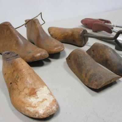 Lot 265 - Wooden Shoe Molds 