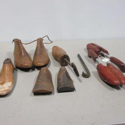Lot 265 - Wooden Shoe Molds 