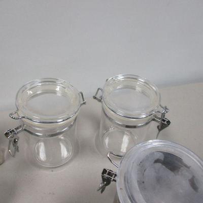 Lot 266 - Containers 