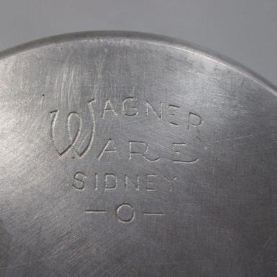 Lot 267 - Kitchen Items - Wagner Ware Pan