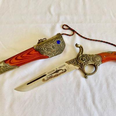 Lot 55 Dorado knife with pistol sheath