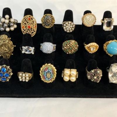 costume jewelry lot, 18 rings