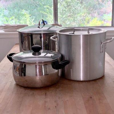 LOT 65 Large cooking pots 