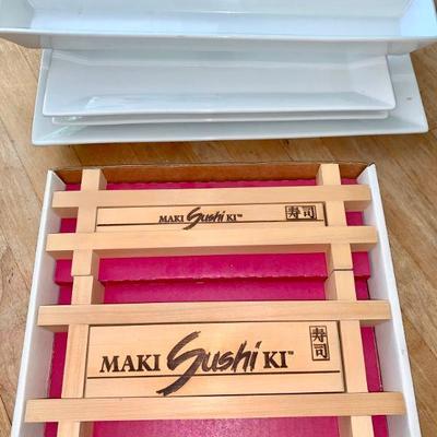 LOT 69 Sushi making kit & dishes