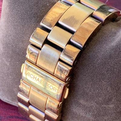 LOT 82 Men's designer wrist watches MICHAEL KORS & GUESS