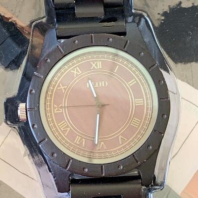 Lot 86  Le Chateau & Flud fashion men's wrist watches orignial boxes