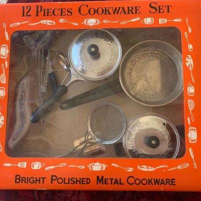 LOT 89 Vintage Toy cookware set 