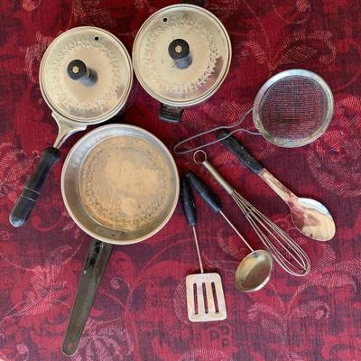 LOT 89 Vintage Toy cookware set 