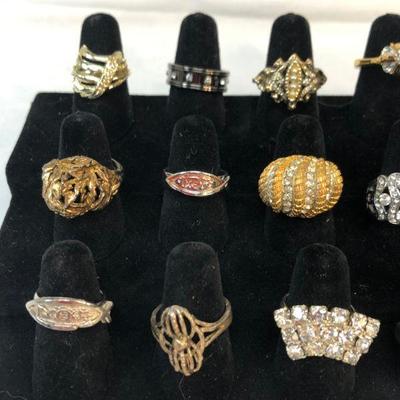 Vintage Costume Jewelry Lot, 18 rings