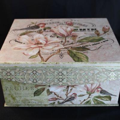 Bandage Lot in Decorative Box