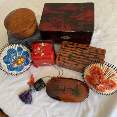 LOT 96  Eight pieces of decorative Japanese items 