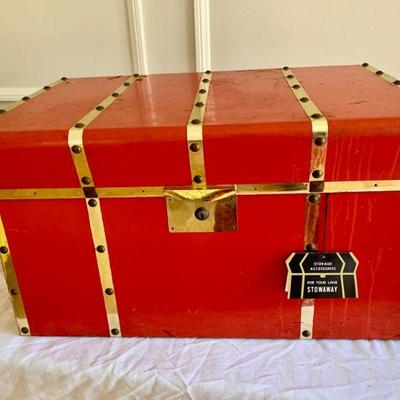 LOT 99 Lane "Stowaway" cedar chest