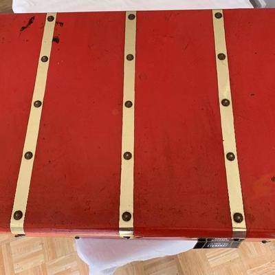 LOT 99 Lane "Stowaway" cedar chest