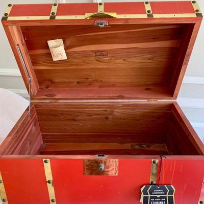 LOT 99 Lane "Stowaway" cedar chest