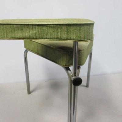 Lot 29 - Adjustable Commercial Green Salon Chair