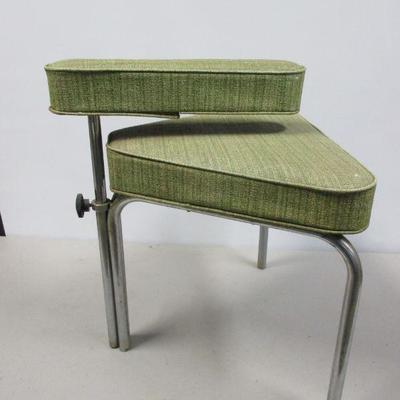Lot 29 - Adjustable Commercial Green Salon Chair