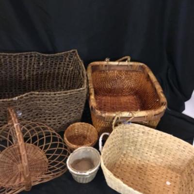 Assorted baskets lot 1376