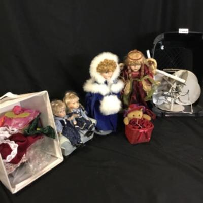 Assorted dolls, doll clothes and doll stands lot 1383