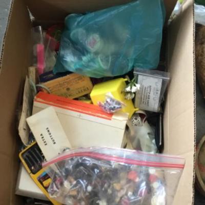 Assorted craft and sewing supplies Lot 1389