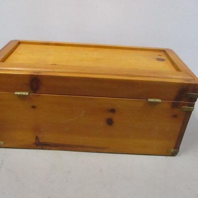 Lot 66 - Hand Crafted Solid Pine Memory  Box with Waterfoul Applique