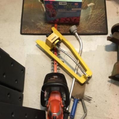 Assorted yard tools Lot 1360