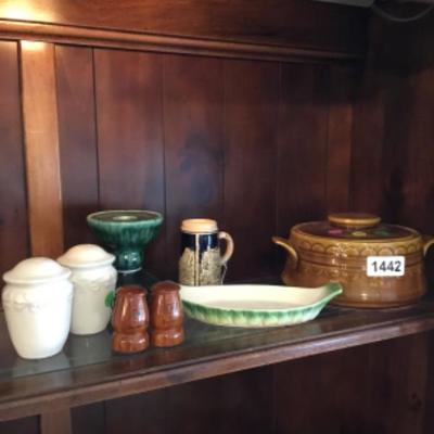 Assorted kitchen items Lot 1442