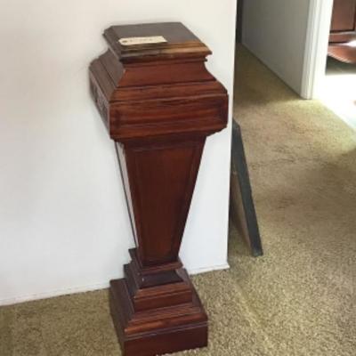 L-103 Arts and crafts wooden pedestal