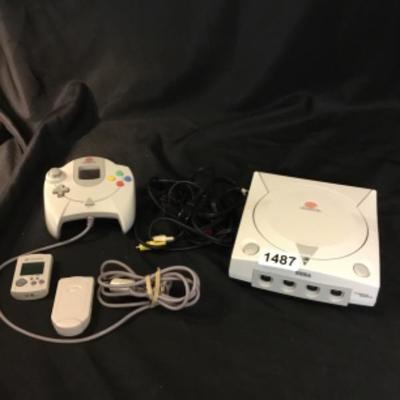 Sega Dreamcast console 1999, cords, virtual memory card, controller Lot 1487