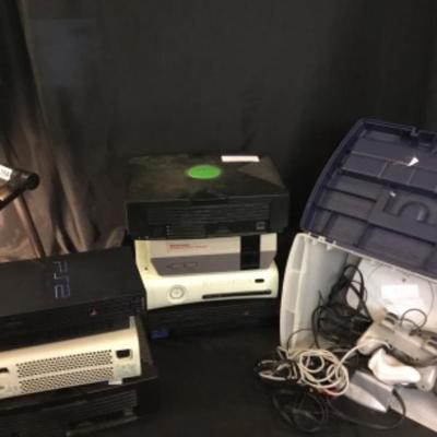 Lot of broken consoles for parts and refurbished controllers Lot 1489 