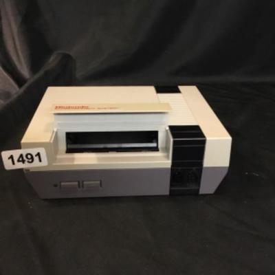 Nintendo NES 001 (refurbished) Lot 1491
