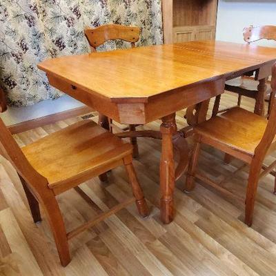 Vintage Solid Maple Dining Table w/4 Chairs 