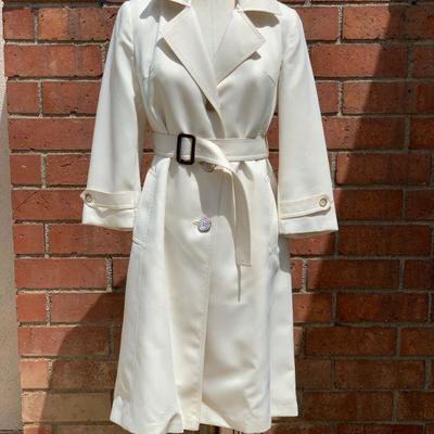 LOT 104 London Fog all weather trench coat Size X Small