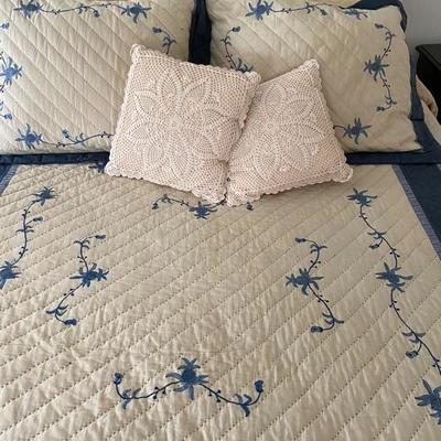 Lot # 81 Queen Poster Bed with Williamsburg Bedding and Night stand 