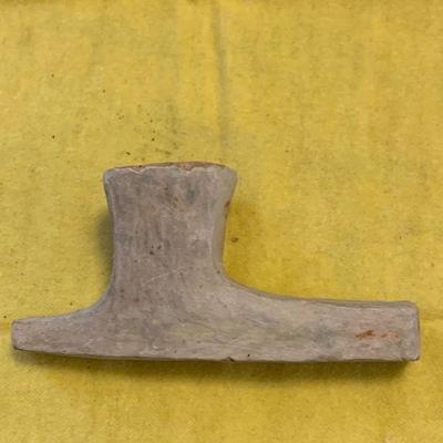 Native American clay pipe / very old