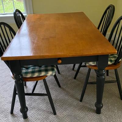 Lot #112 Kitchen Table with 4 chairs 