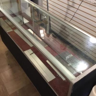 Glass display case Lot 1497