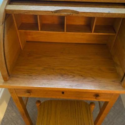 Lot #132 Childâ€™s Roll-top Desk with Chair 