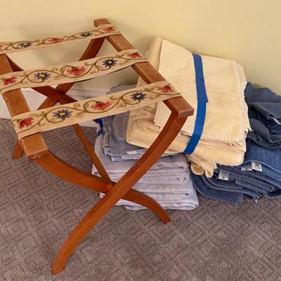 Lot # 135 Luggage Rack with Towels 