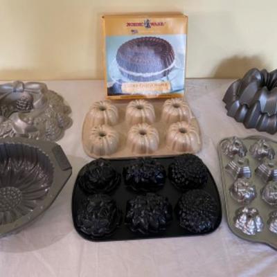 Lot # 198 Iron and metal Bakeware Lot 